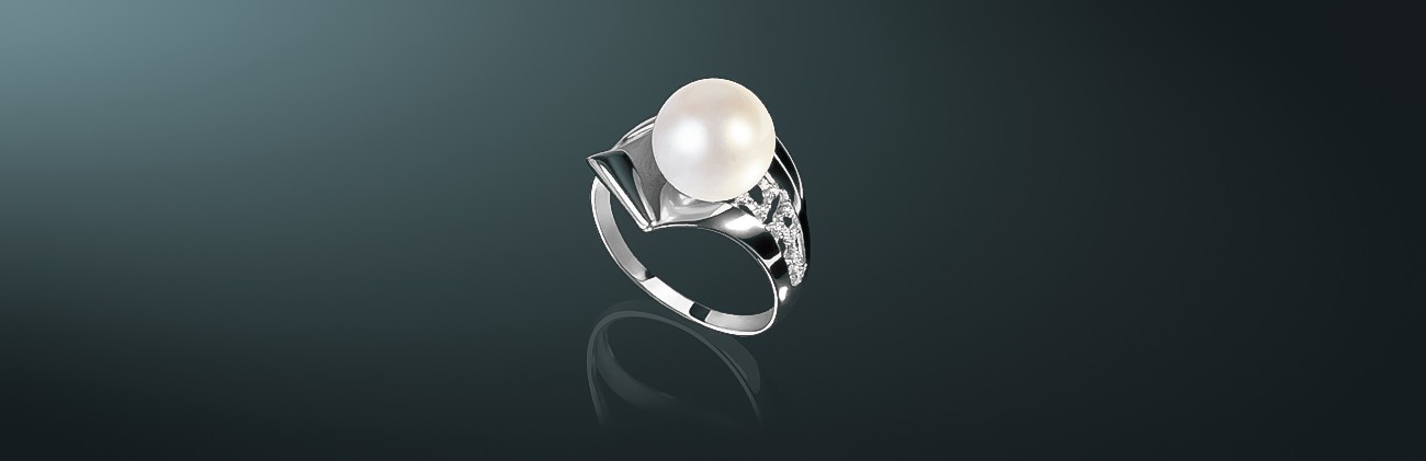Кольцо с белым пресноводным жемчугом класса ААА (высший): золото 585˚, бриллианты, государственное пробирное клеймо. к-110886б